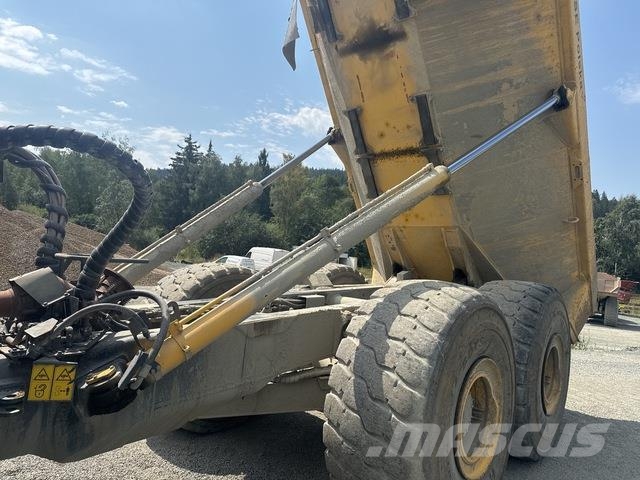 Komatsu HM400-3 ساحبات مفصلية