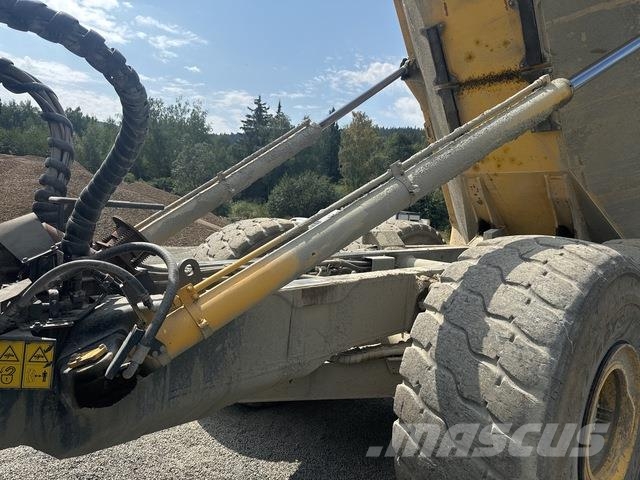 Komatsu HM400-3 ساحبات مفصلية