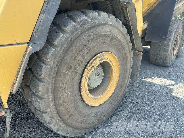 Komatsu HM400-3 ساحبات مفصلية