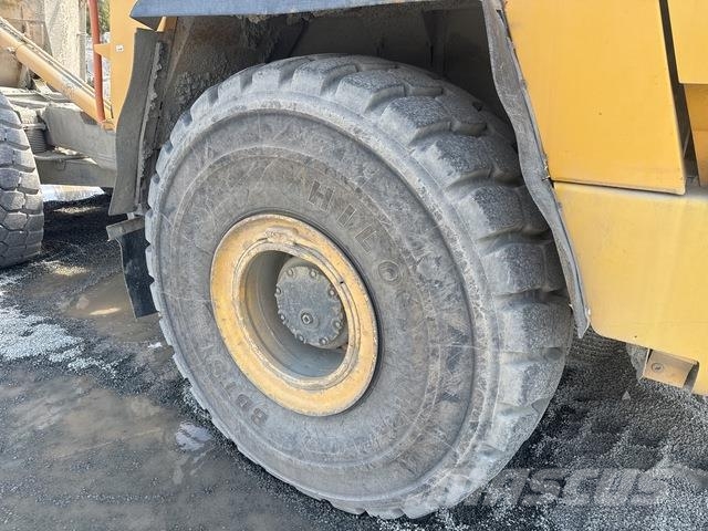 Komatsu HM400-3 ساحبات مفصلية