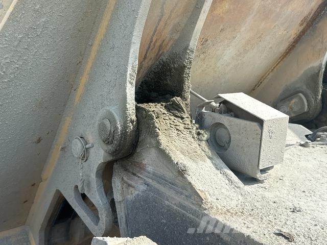 Komatsu HM400-3 ساحبات مفصلية