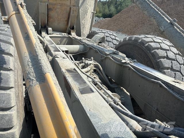Komatsu HM400-3 ساحبات مفصلية