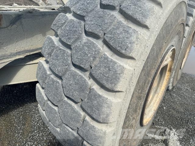 Komatsu HM400-3 ساحبات مفصلية