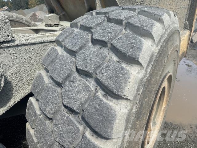 Komatsu HM400-3 ساحبات مفصلية