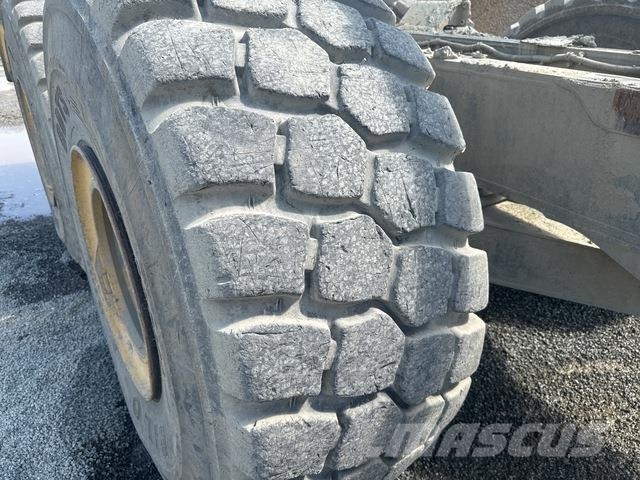 Komatsu HM400-3 ساحبات مفصلية