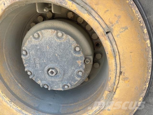 Komatsu HM400-3 ساحبات مفصلية