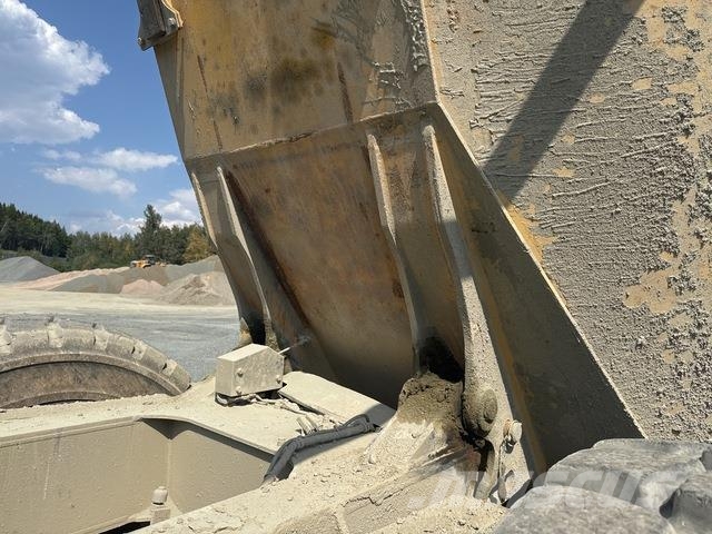 Komatsu HM400-3 ساحبات مفصلية