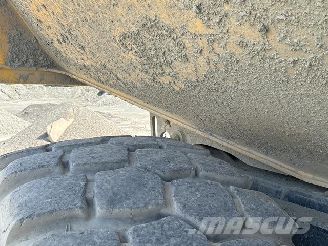 Komatsu HM400-3 ساحبات مفصلية