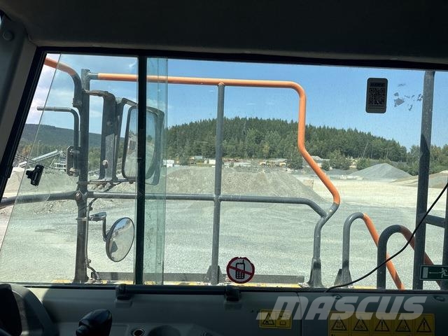 Komatsu HM400-3 ساحبات مفصلية