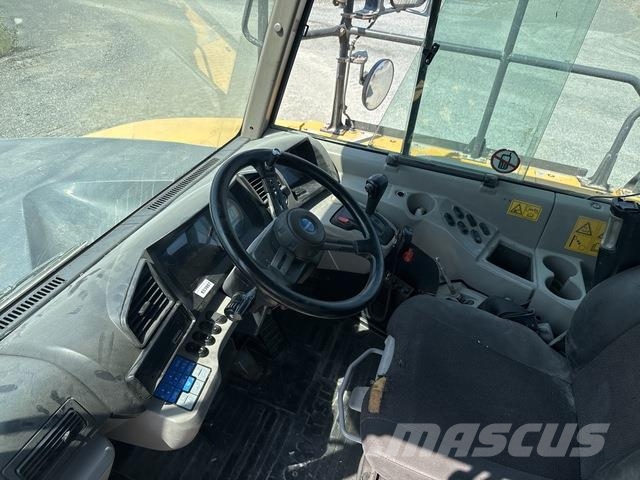 Komatsu HM400-3 ساحبات مفصلية