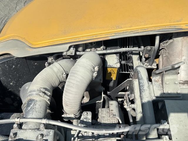 Komatsu HM400-3 ساحبات مفصلية