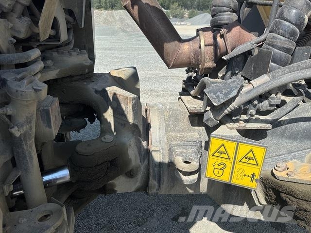 Komatsu HM400-3 ساحبات مفصلية