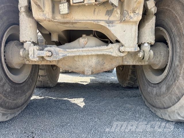 Komatsu HM400-3 ساحبات مفصلية