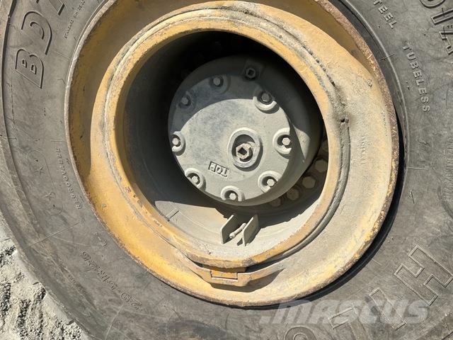 Komatsu HM400-3 ساحبات مفصلية