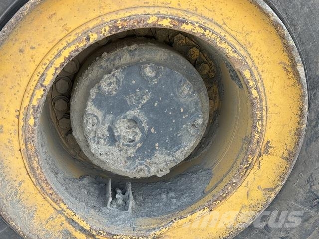 Komatsu HM400-3 ساحبات مفصلية