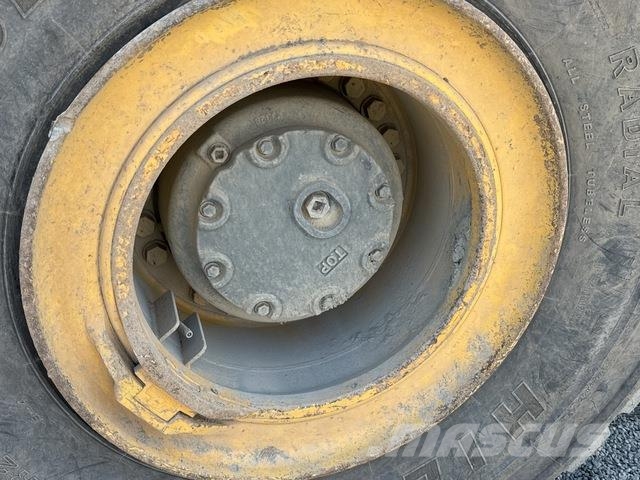 Komatsu HM400-3 ساحبات مفصلية