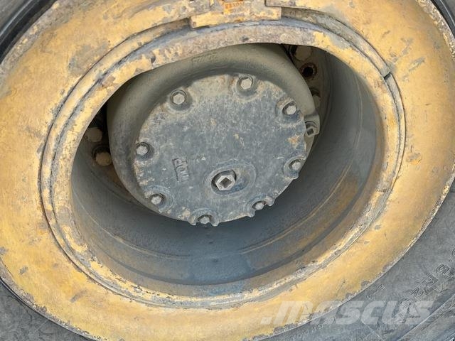 Komatsu HM400-3 ساحبات مفصلية