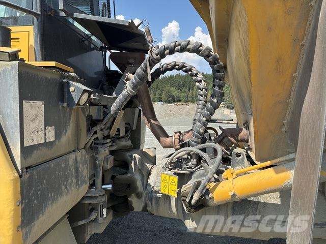 Komatsu HM400-3 ساحبات مفصلية