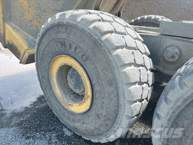Komatsu HM400-3 ساحبات مفصلية