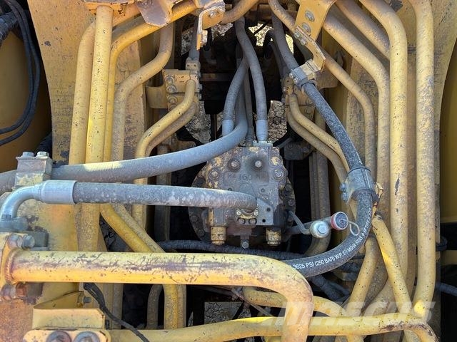 Komatsu PC1250-8 Crawler excavators