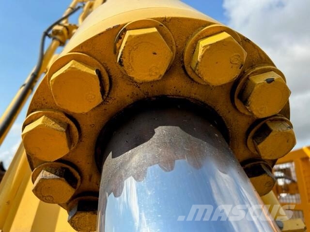 Komatsu PC1250SP-8 حفارات زحافة