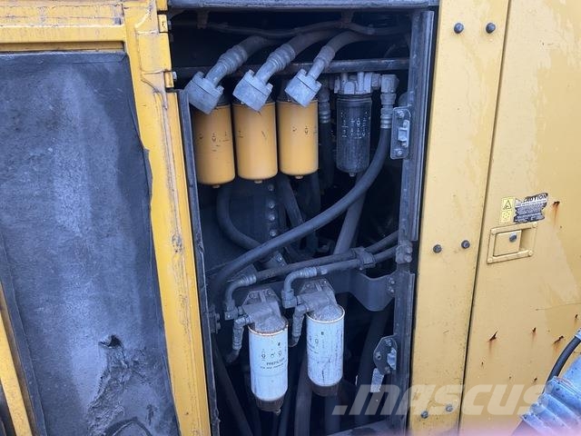 Komatsu PC2000-8 Bagri goseničarji