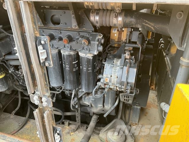 Komatsu PC2000-8 Bagri goseničarji