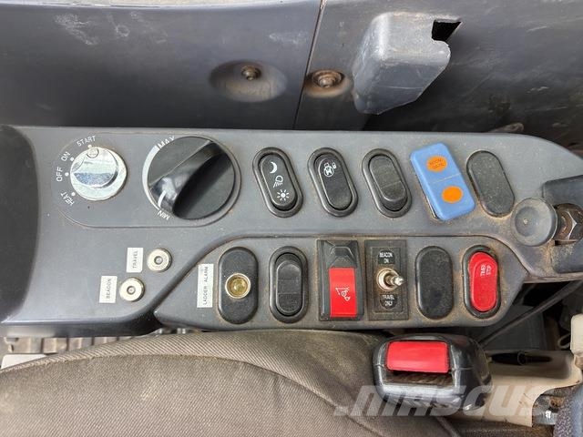 Komatsu PC490LC-11 Crawler excavators
