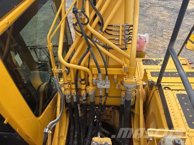 Komatsu PC490LC-11 Crawler excavators