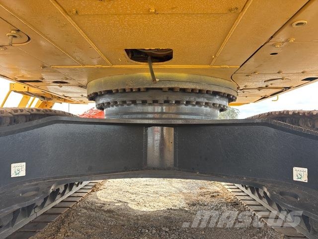Komatsu PC490LC-11 Crawler excavators