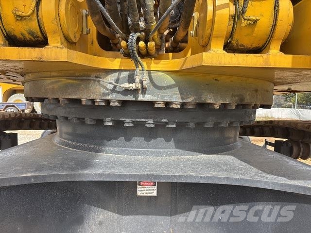 Komatsu PC490LC-11 Crawler excavators