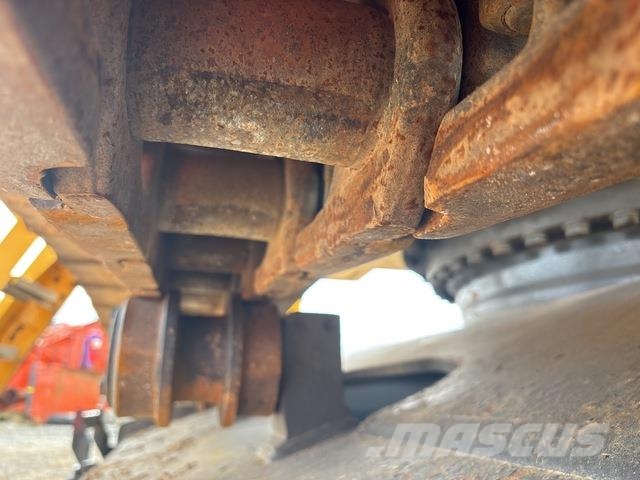 Komatsu PC490LC-11 Crawler excavators