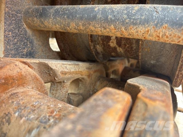 Komatsu PC490LC-11 Crawler excavators