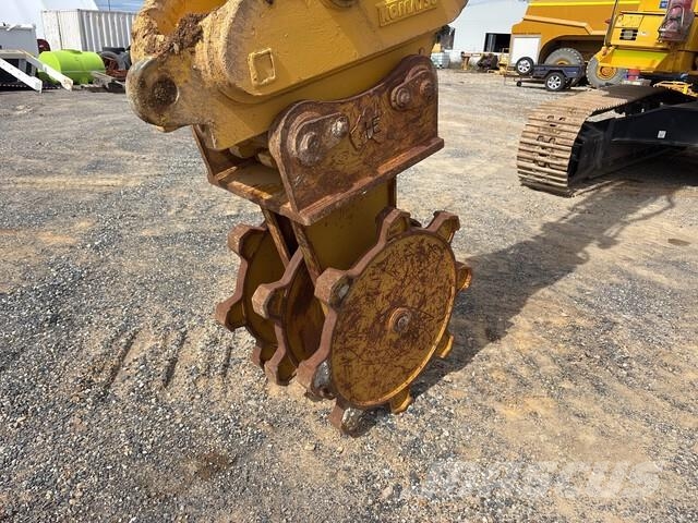 Komatsu PC490LC-11 Crawler excavators