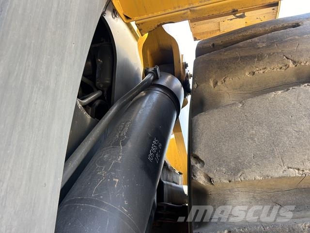 Komatsu WA1200-3 لوادر بعجل