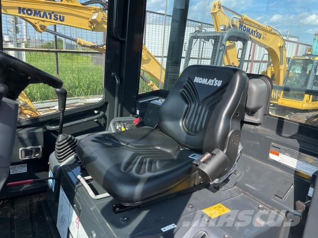 Komatsu WA30-6E0 Radlader