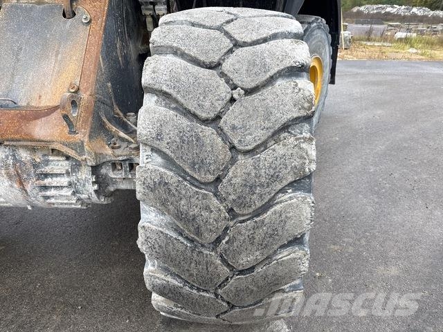 Komatsu WA470-8 لوادر بعجل