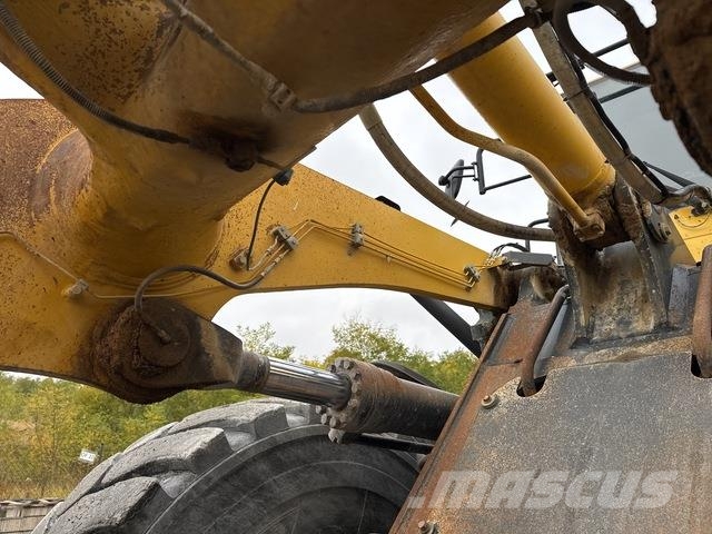Komatsu WA470-8 لوادر بعجل