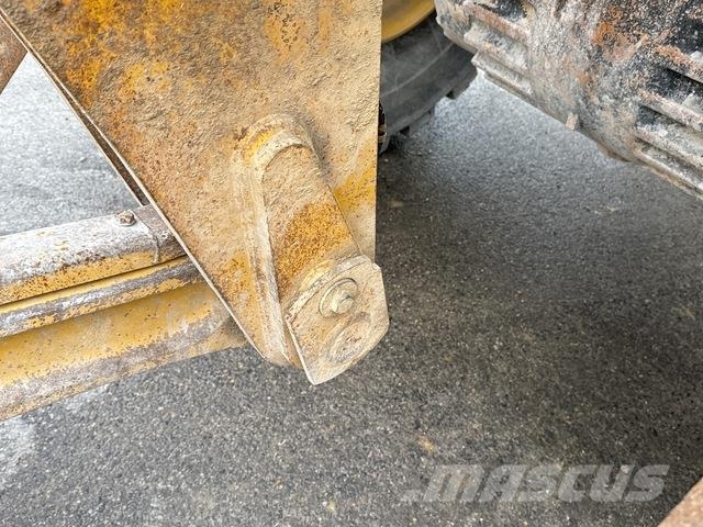Komatsu WA470-8 لوادر بعجل