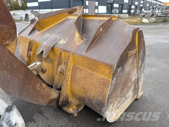 Komatsu WA470-8 لوادر بعجل