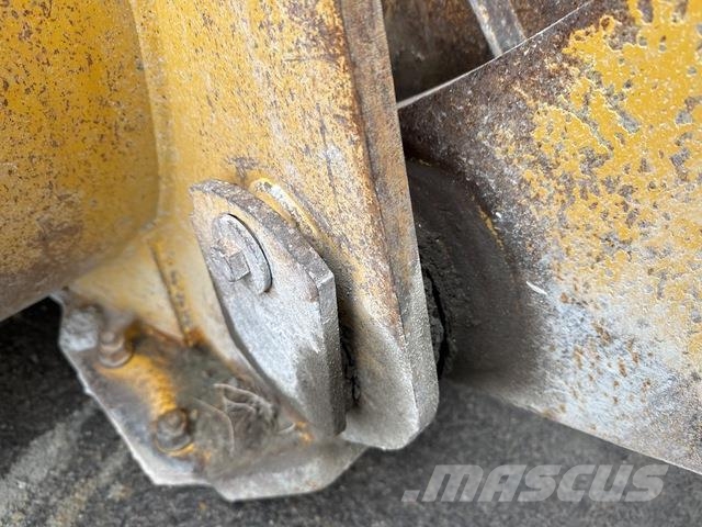 Komatsu WA470-8 لوادر بعجل