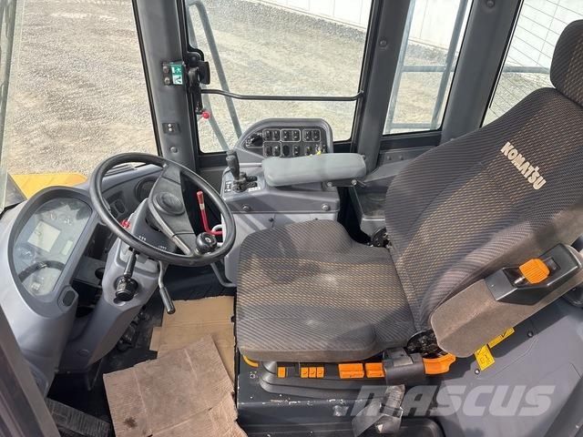 Komatsu WA500 6 Hjullastere