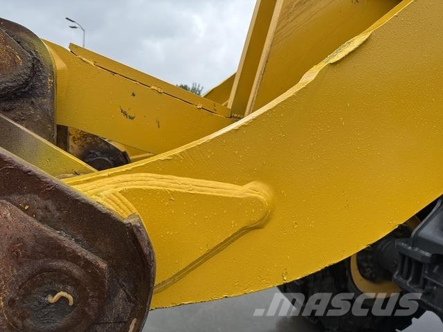 Komatsu WA500-8E0 Kolesové nakladače