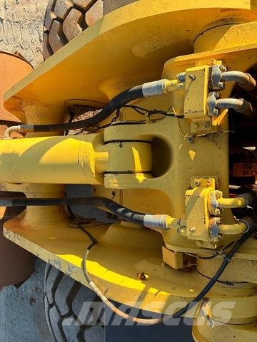 Komatsu WA900-3 Wheel loaders