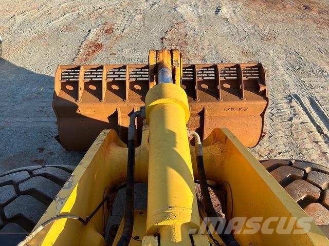 Komatsu WA900-3 Wheel loaders