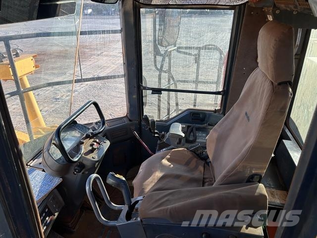 Komatsu WA900-3 Wheel loaders