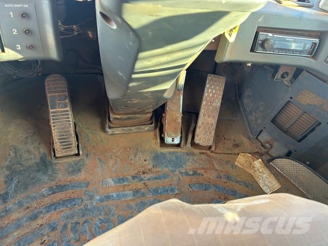 Komatsu WA900-3 Wheel loaders
