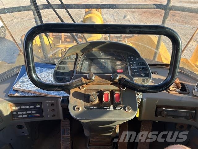 Komatsu WA900-3 Wheel loaders