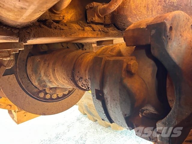 Komatsu WA900-3 Wheel loaders