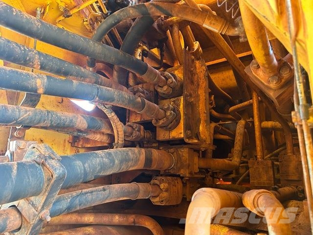 Komatsu WA900-3 Wheel loaders